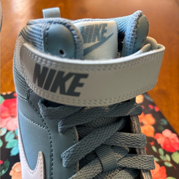 Nike Cerulean/Glacier Blue/White Court Borough Mid 2 (Big Kids Size 6.5Y) - Picture 4 of 7